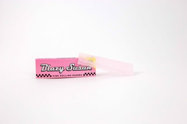 Blazy Susan – Pink Rolling Papers – 1-1/4 | Budderweeds Canada