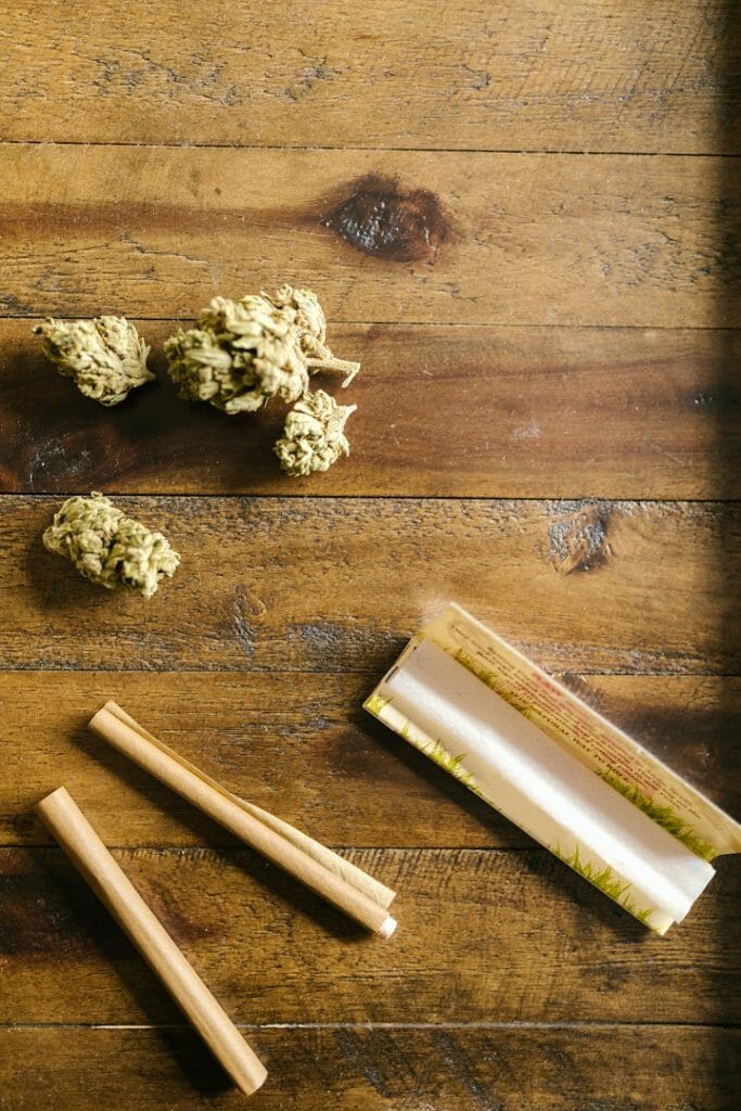 A Guide to Rolling a Blunt with Tobacco Blunt Wraps | Budderweeds Canada | Budderweeds Canada